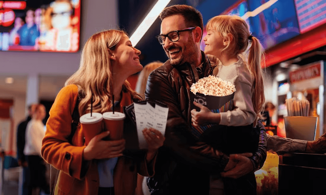 Família feliz aproveitando os benefícios